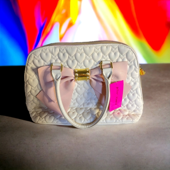 Betsey Johnson Handbags - Quilted multi compartment Betsey Johnson bag!!!!